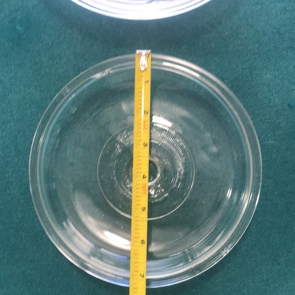 PYREX CLEAR GLASS ROUND LIDS
2-#407 1-406 SET OF 3 - Picture 6 of 12